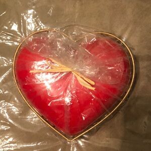 Gorgeous🎁Red heart Candle in Gold Metal Basket❤️
